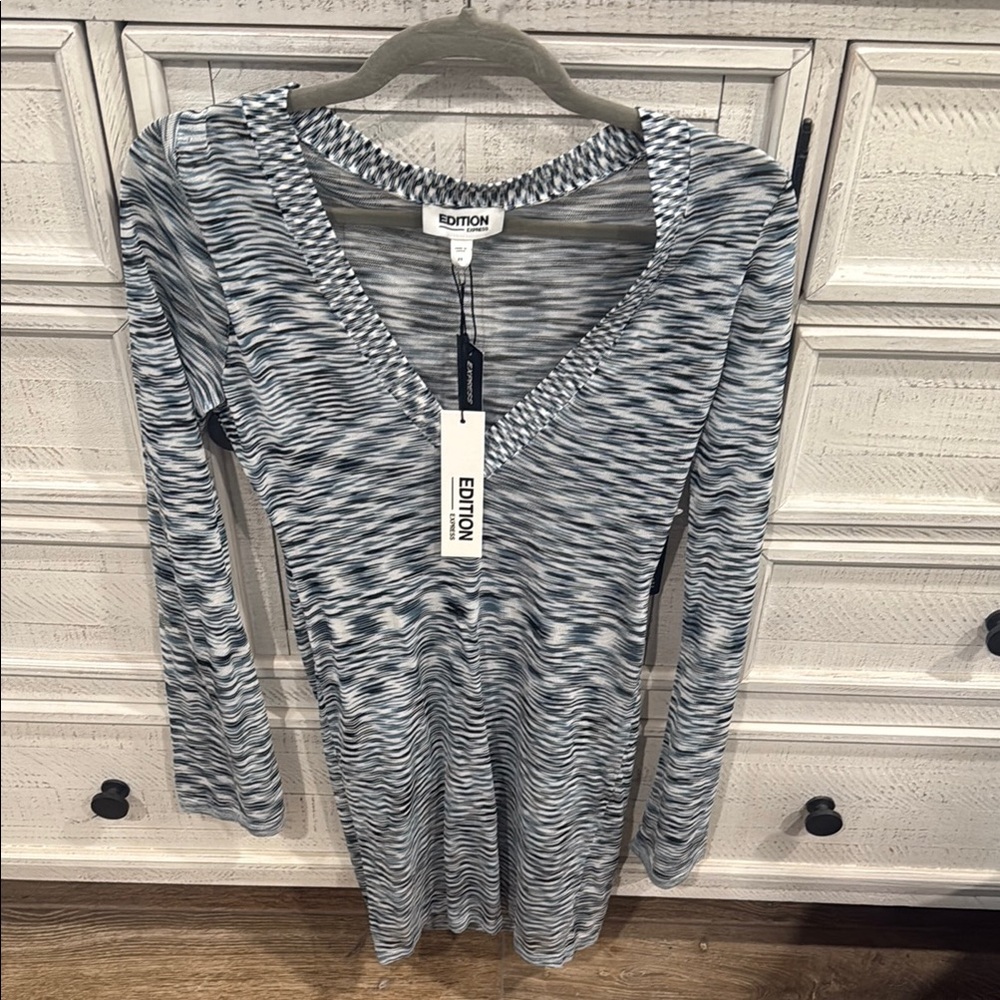 Brand news (with tags) Express Long Sleeve Cover Up